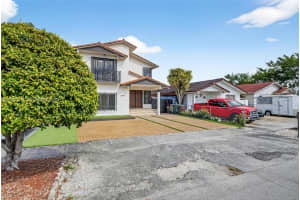 1285 W 42nd Pl Hialeah, FL 33012 - MLS#A11962360