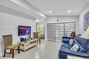 8025 Nw 15th Mnr 8025 Plantation, FL 33322 - MLS#A11962407