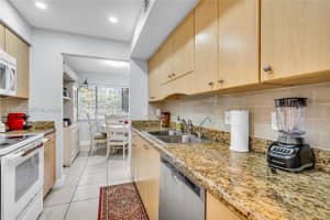 8025 Nw 15th Mnr 8025 Plantation, FL 33322 - MLS#A11962407