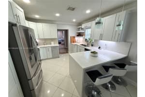 300 Sw 71st Ave Miami, FL 33144 - MLS#A11962468