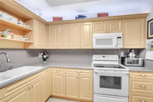 4160 Inverrary Dr 308 Lauderhill, FL 33319 - MLS#A11962769