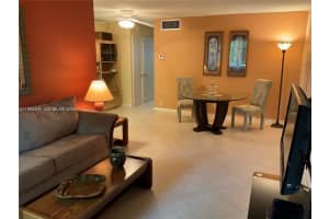 2110 Ne 39th St 4b Fort Lauderdale, FL 33308 - MLS#A11962771