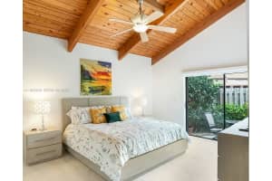 413 Leslie Dr Hallandale Beach, FL 33009 - MLS#A11962808