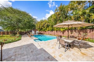 564 De Leon Dr, Miami Springs