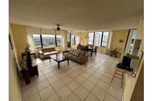 MLS# A11962971, Hollywood, Florida 33019