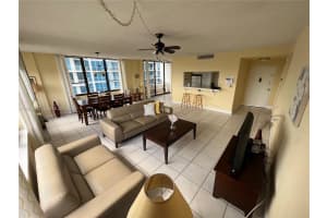 MLS# A11962971, Hollywood, Florida 33019