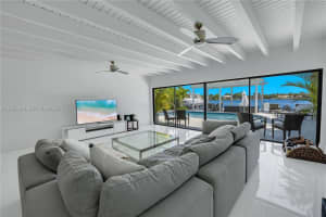 1405 Stillwater Dr Miami Beach, FL 33141 - MLS#A11963039