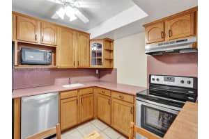 2001 Atlantic Shores Blvd 419 Hallandale Beach, FL 33009 - MLS#A11963065