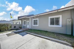 940 Ne 13th Ave Homestead, FL 33033 - MLS#A11963185