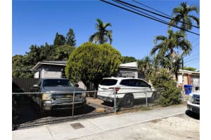 430 Nw 53rd Ave Miami, FL 33126 - MLS#A11963374