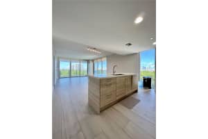 16385 Biscayne Blvd 607 North Miami Beach, FL 33160 - MLS#A11963385