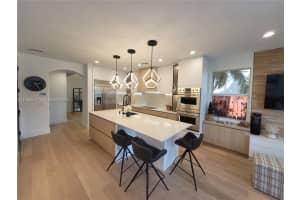 1372 Bayview Dr Fort Lauderdale, FL 33304 - MLS#A11963501