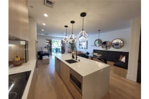 1372 Bayview Dr Fort Lauderdale, FL 33304 - MLS#A11963501