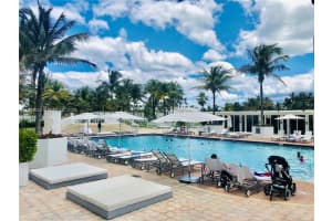 10275 Collins Ave 427, Bal Harbour