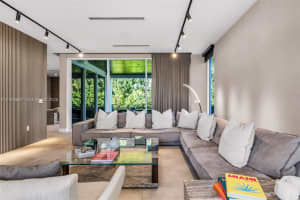 285 W Mashta Dr Key Biscayne, FL 33149 - MLS#A11963687