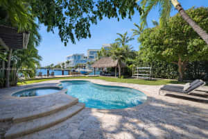 744 Lakeview Dr Miami Beach, FL 33140 - MLS#A11963688