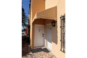 1305 W 53rd St 102, Hialeah