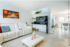 1305 W 53rd St 102 Hialeah, FL 33012 - MLS#A11963743