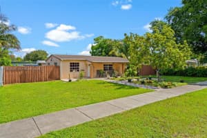 6233 Rodman St Hollywood, FL 33023 - MLS#A11963937