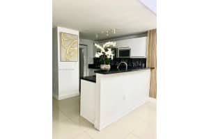 244 Biscayne Blvd 1605 Miami, FL 33132 - MLS#A11964094