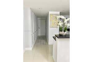 244 Biscayne Blvd 1605 Miami, FL 33132 - MLS#A11964094