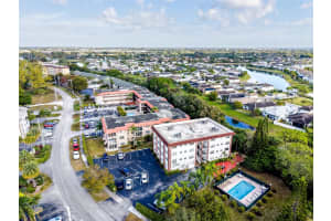 3910 Crystal Lake Dr 401 Deerfield Beach, FL 33064 - MLS#A11964097