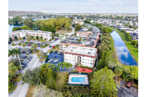 3910 Crystal Lake Dr 401 Deerfield Beach, FL 33064 - MLS#A11964097