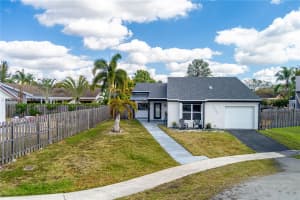 16794 Royal Poinciana Dr Weston, FL 33326 - MLS#A11964116