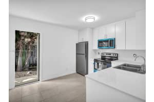 241 Nw 40th St 4 Oakland Park, FL 33309 - MLS#A11964118