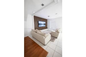 5724 Nw 112th Pl 5724 Doral, FL 33178 - MLS#A11964140