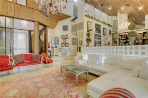 913 Diplomat Pkwy, Hallandale Beach