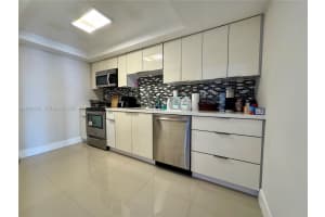 18011 Biscayne Blvd 1802, Aventura