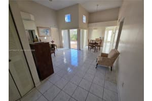 725 Nw 123rd Ave Miami, FL 33182 - MLS#A11964372