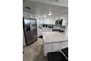 8225 Lake Dr 101 Doral, FL 33166 - MLS#A11964447