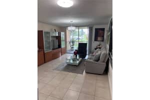 8225 Lake Dr 101 Doral, FL 33166 - MLS#A11964447