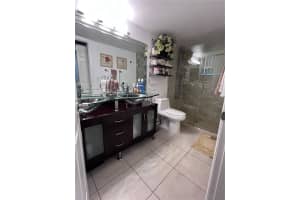 8225 Lake Dr 101 Doral, FL 33166 - MLS#A11964447