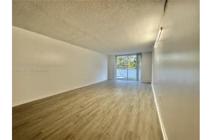 1470 Ne 125th Ter 210, North Miami