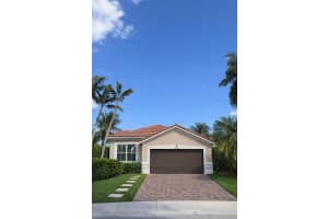 1920 Cedar Ct, Weston