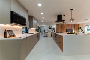 2415 Ne 35th Dr Fort Lauderdale, FL 33308 - MLS#A11964656