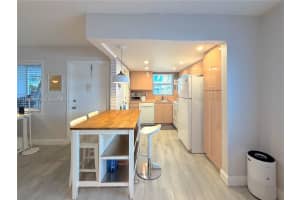 541 Blue Heron Dr 201 Hallandale Beach, FL 33009 - MLS#A11964844