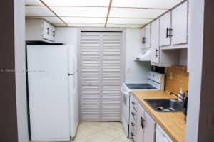 240 Lakeview Dr 306 Weston, FL 33326 - MLS#A11964860