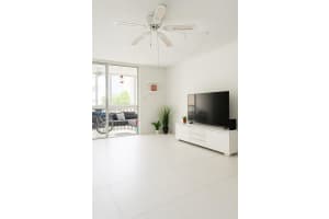 610 Ne 12th Ave 308 Hallandale Beach, FL 33009 - MLS#A11965026