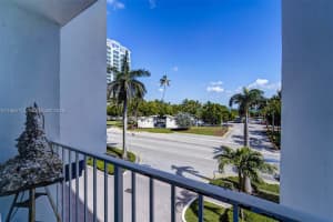 6450 Collins Ave 202 Miami Beach, FL 33141 - MLS#A11965174