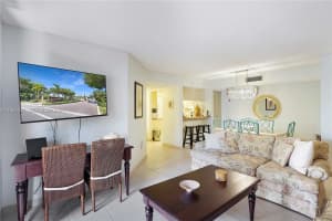 927 Ne 199th St 104 Miami, FL 33179 - MLS#A11965261