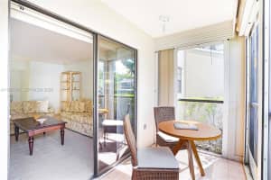 927 Ne 199th St 104 Miami, FL 33179 - MLS#A11965261