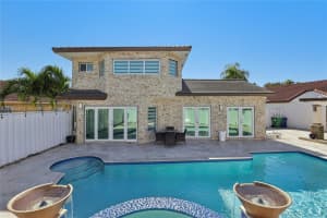 6173 Nw 181st Terr Cir N, Hialeah