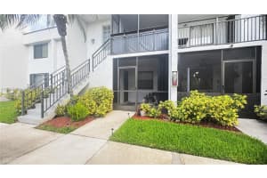 296 Racquet Club Rd 104, Weston