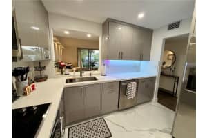 8045 Sw 107th Ave 212, Miami