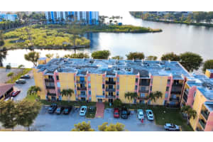 4805 Nw 7th St 302-15, Miami