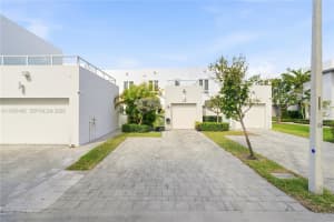 10530 Nw 63rd Ter Doral, FL 33178 - MLS#A11965496